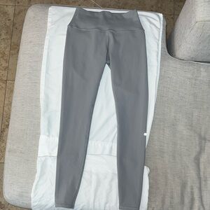ALO Yoga High-Waist Airbrush Legging in Grey